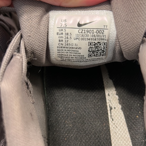 Grey Nike Air Zoom Pegasus - Picture 9 of 9